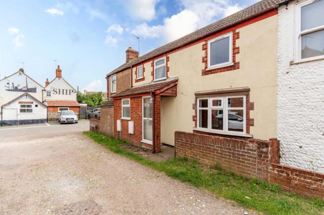 3 bed property, in Tan Lane, £220,000