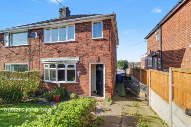 3 bed property, in Ian Road, £119,000