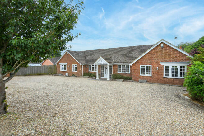4 bed property, in Pett Lane, £850,000