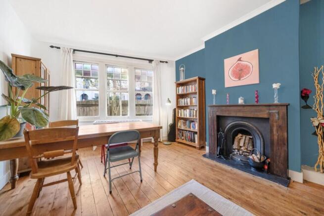 2 bed property, in Harvey Road, £475,000