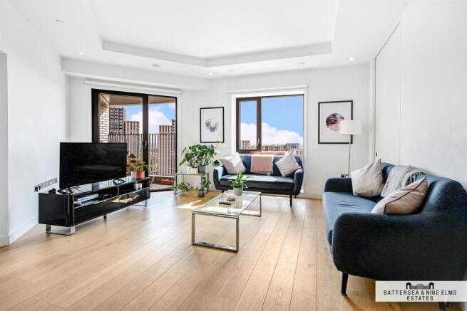3 bed property, in Botanic Square, £700,000