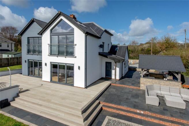 5 bed property, in Red Hill, £925,000
