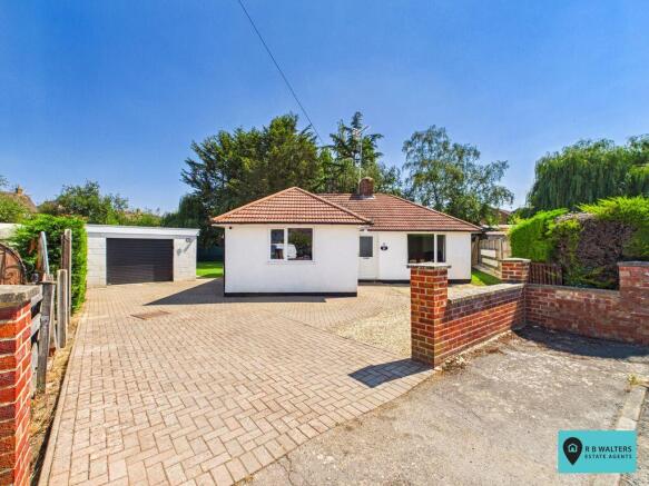 2 bed property, in Mayfair Close, £375,000