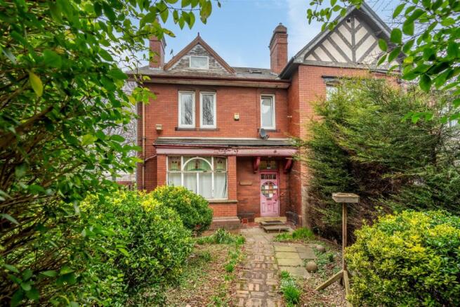5 bed property, in Old Lane, £250,000