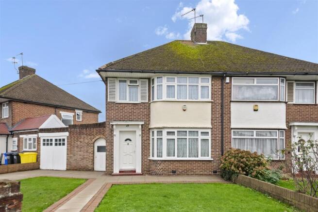 3 bed property, in Barnhill Road, £549,995