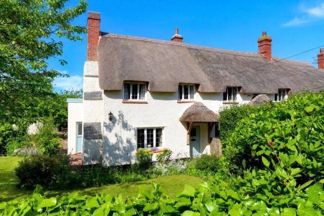 2 bed property, in Old Cleeve, £325,000