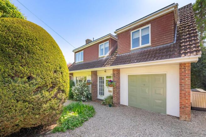 4 bed property, in The Chase, £595,000