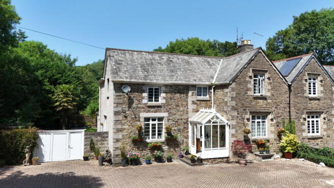 4 bed property, in Boscundle, £475,000
