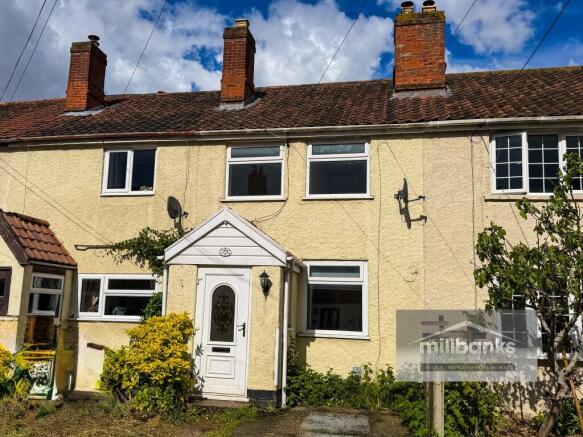 3 bed property, in New North Road, £180,000