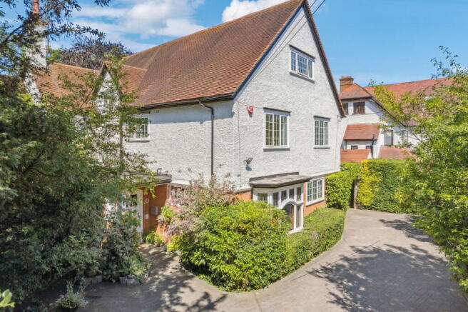 7 bed property, in Paines Lane, £2,695,000