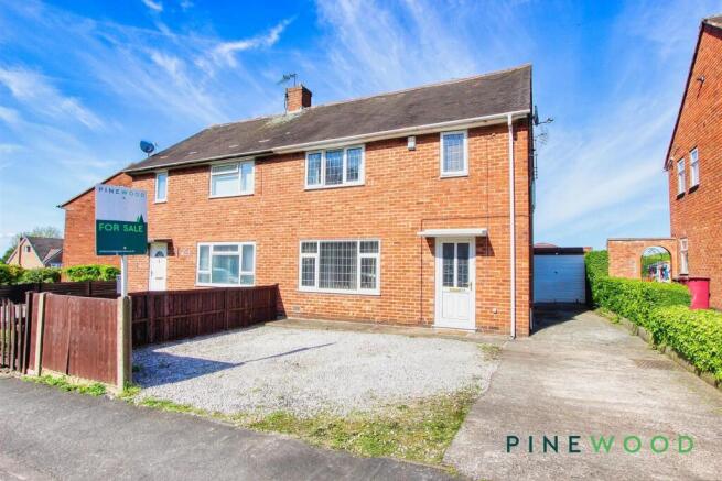 3 bed property, in Davenport Road, £200,000