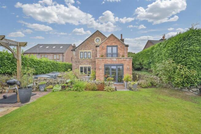5 bed property, in Consall, £575,000