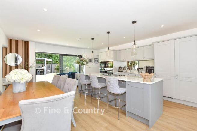 4 bed property, in Windmill Close, £950,000
