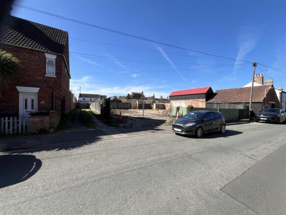 3 bed property, in Land with Planning, £350,000