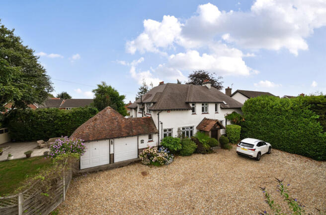 5 bed property, in The Avenue, £925,000