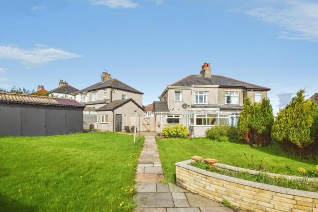 2 bed property, in Tranmere Crescent, £220,000