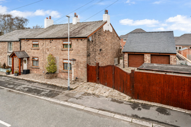 4 bed property, in Charter Lane, £539,995