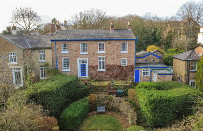 5 bed property, in Fairview Road, £750,000