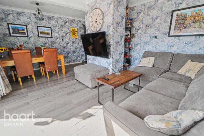 3 bed property, in Hutson Drive, £205,000