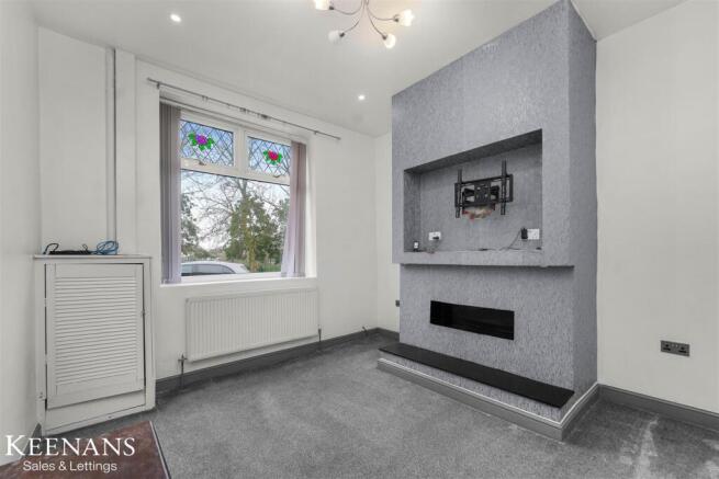 3 bed property, in Huntley Mount Road, £180,000