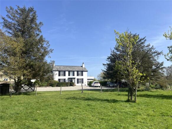 6 bed property, in Eastleigh, £1,500,000