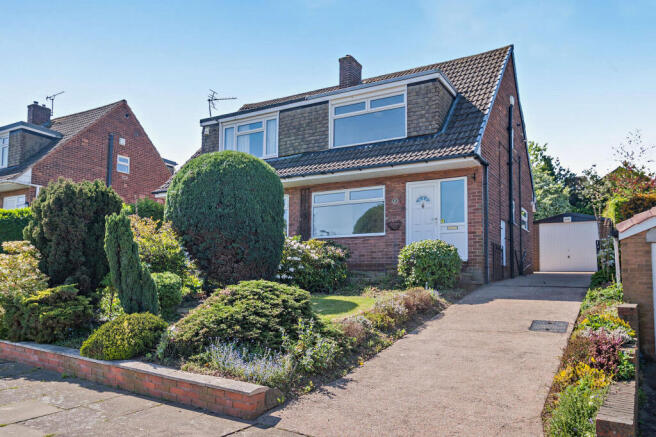 3 bed property, in Hall Road, £180,000
