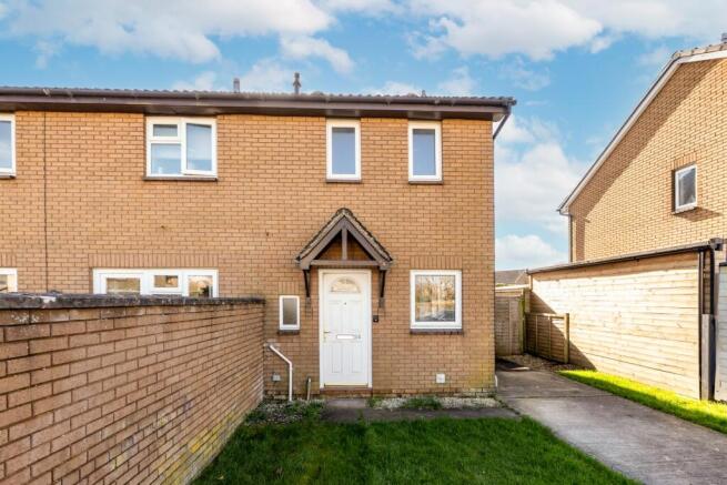 2 bed property, in Bracken Close, £225,000