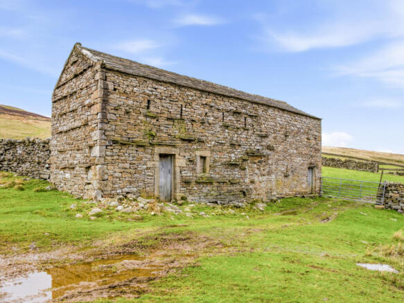 1 bed property, in Cantrells Barn, £80,000