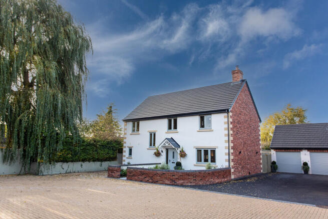 4 bed property, in Youngs Court, £500,000
