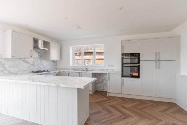 3 bed property, in Varvel Avenue, £350,000