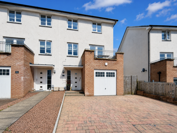 4 bed property, in Lochan Road, £279,995