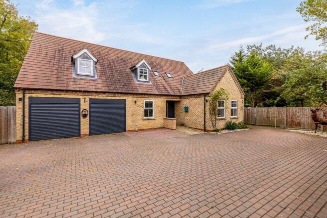 4 bed property, in Lincoln Road, £650,000