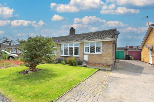 2 bed property, in 17 Harcourt Close, £270,000