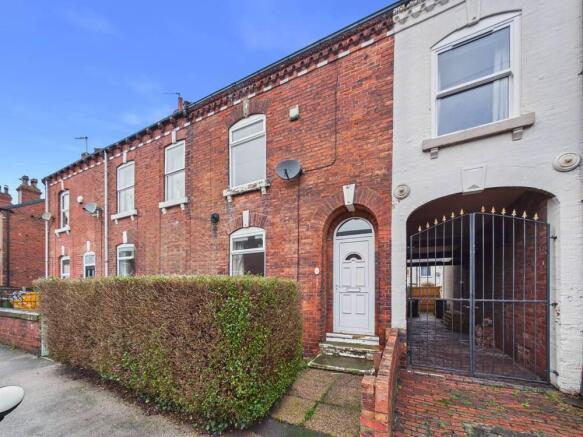3 bed property, in Drury Lane, £200,000