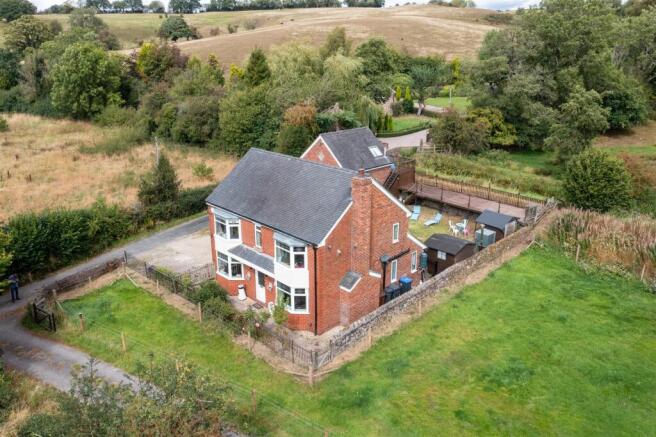 5 bed property, in Tan House Lane, £500,000