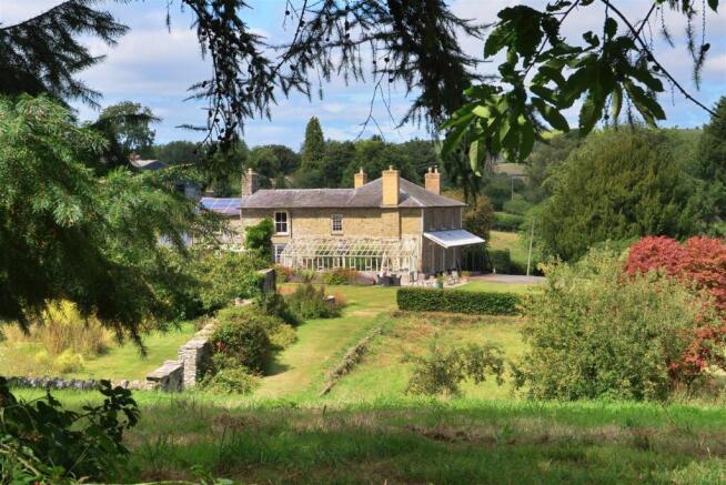 6 bed property, in Huntington, £1,300,000