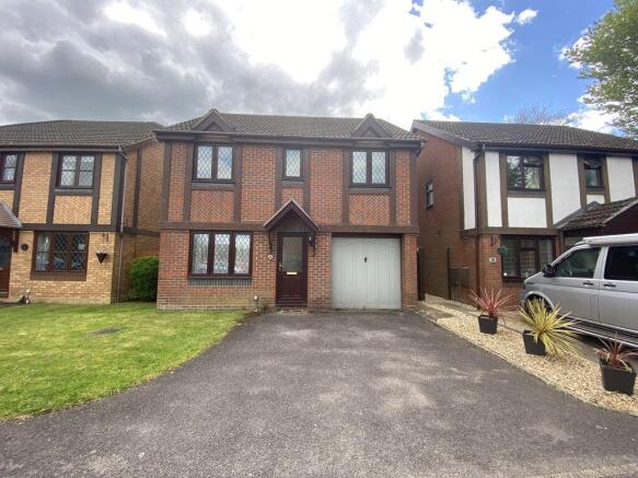 4 bed property, in Gresley Gardens, £432,000