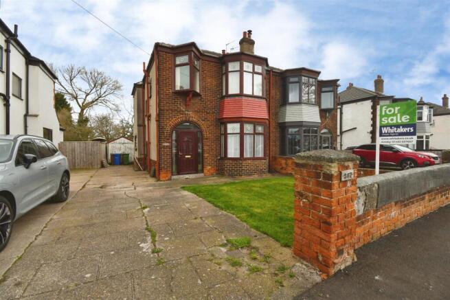3 bed property, in Kingston Road, £230,000
