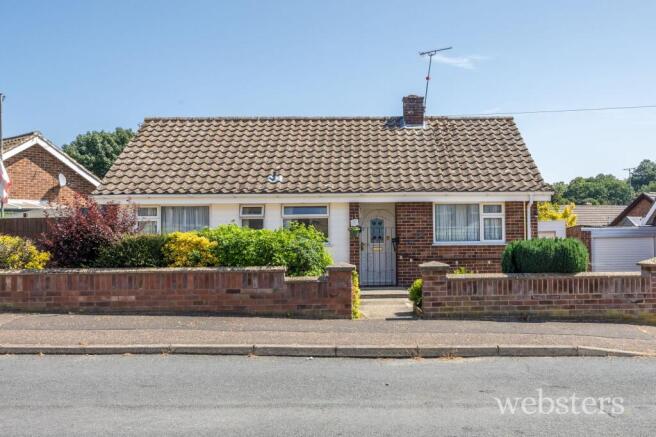 2 bed property, in Royston Green, £270,000