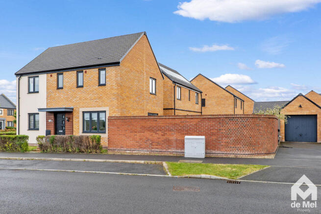 3 bed property, in Sapphire Road, £375,000