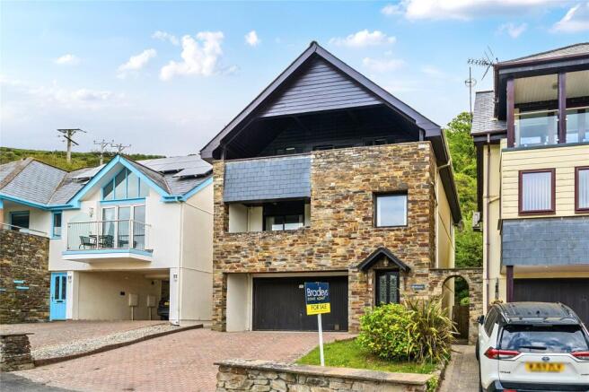 4 bed property, in Tregunnick Lane, £725,000