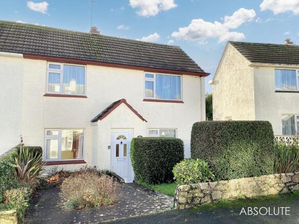 2 bed property, in Barn Park, £300,000