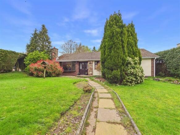 3 bed property, in The Common, £330,000