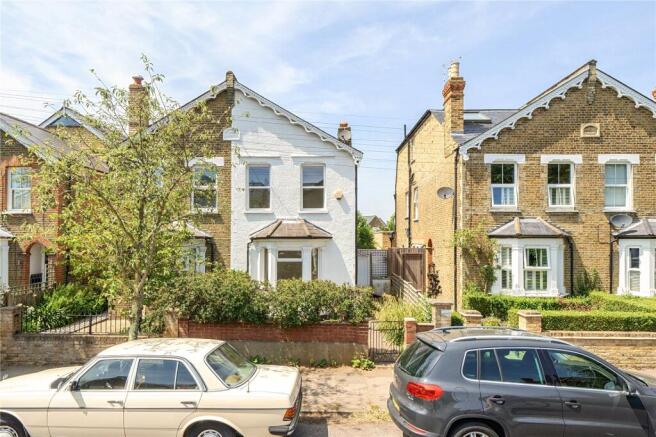 3 bed property, in Canbury Avenue, £900,000