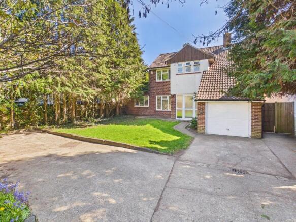 4 bed property, in Clockhouse Lane, £800,000