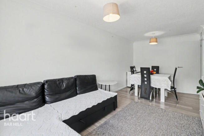 2 bed property, in Appletrees, £325,000
