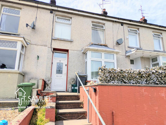 3 bed property, in Harris Terrace, £115,000