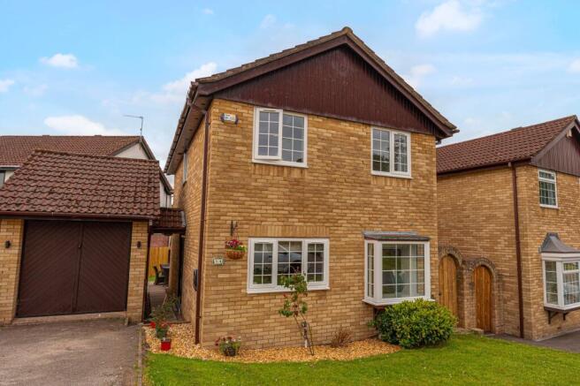 3 bed property, in Ffos-Y-Fran, £375,000