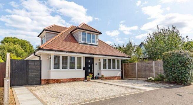2 bed property, in Nugent Road, £575,000
