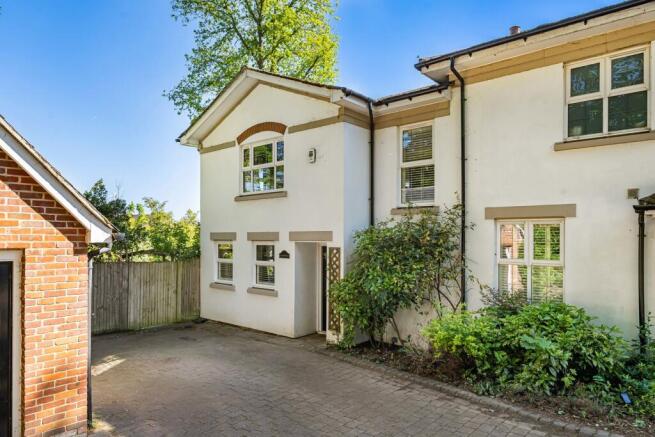 3 bed property, in Tite Hill, £950,000